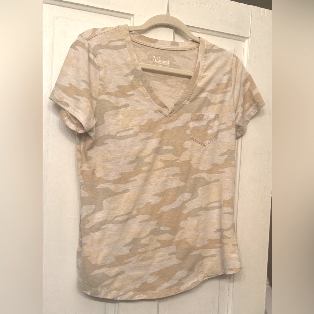 Cabela’s Natural Reflections Camo V-Neck Tee. Size M. - Picture 3 of 7